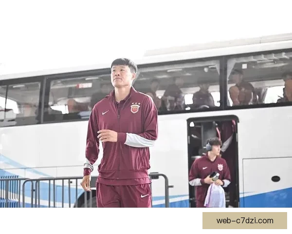 英博官宣国脚中卫李昂自由加盟