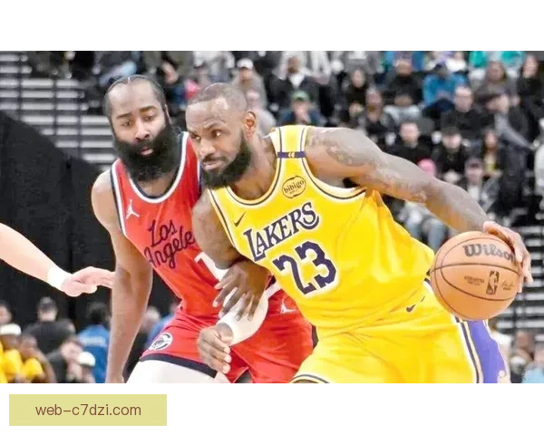 湖人险胜快船两人满分四人低迷 湖人险胜快船两人满分四人低迷